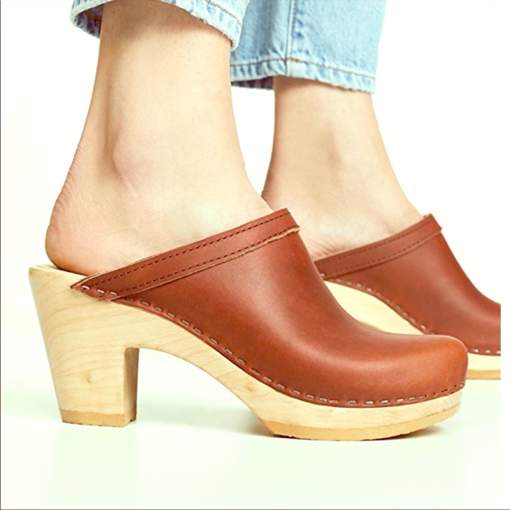 No. 6 “Old School” clog in Bourbon